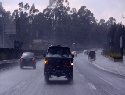 Se acerca la temporada de lluvias, propietarios de camionetas, presten atención a la seguridad al conducir